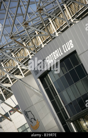 Ville de Derby, en Angleterre. Vue oblique de Pride Park Stadium, domicile du Club de Football de Derby County, connu aussi sous le nom de béliers. Banque D'Images