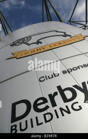 Ville de Derby, en Angleterre. Vue oblique de Pride Park Stadium, domicile du Club de Football de Derby County, connu aussi sous le nom de béliers. Banque D'Images