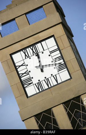 Ville de Derby, en Angleterre. La tour de l'horloge à la section réservée au public connu sous le nom de l'endroit, situé en haut de la rue. Banque D'Images