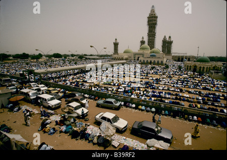 'TOUBA, l'AFRIQUE A PEU DE LA MECQUE", MI JOUR PRIÈRES À LA GRANDE MOSQUÉE, 1996 Banque D'Images