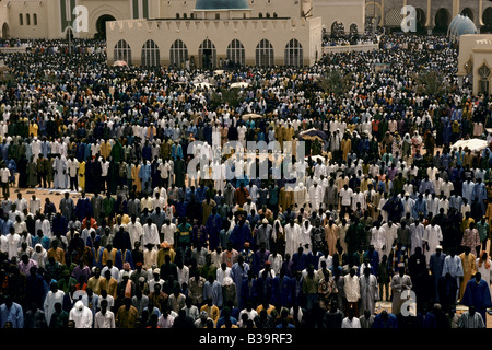 'TOUBA, l'AFRIQUE A PEU DE LA MECQUE", MI JOUR PRIÈRES À LA GRANDE MOSQUÉE, 1996 Banque D'Images