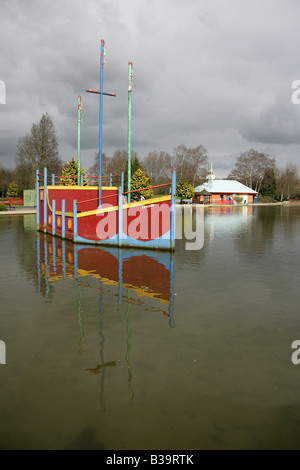 Ville de Derby, en Angleterre. Mundy Play Centre lac de plaisance à Markeaton Park. Banque D'Images