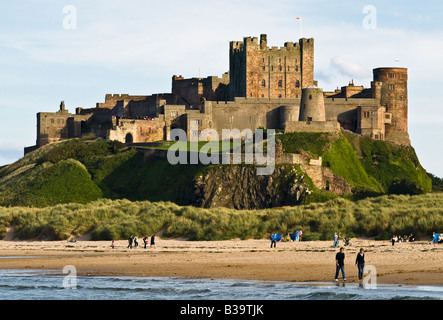 Plage de Bamburgh et château Banque D'Images