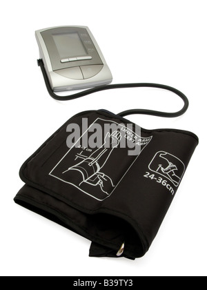 Sphygmomanomètre électroniques modernes (pression artérielle mesure) isolé sur fond blanc Banque D'Images
