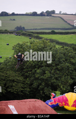 Le BMX rider chez Red Bull Empire of Dirt Concours 26 juillet 2008 Devon UK Banque D'Images