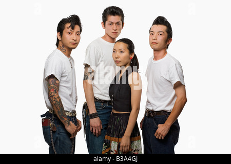 Groupe d'amis asiatiques en vêtements rockabilly Banque D'Images