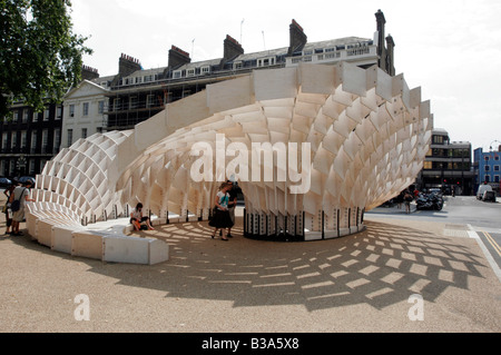 Pavillon temporaire conçue par les étudiants en architecture placé à Bedford Square, au centre de Londres Banque D'Images