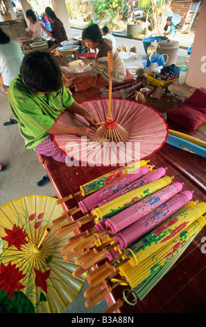 La Thaïlande, Chiang Mai, Borsang Village parapluie Parapluie, décisions Banque D'Images