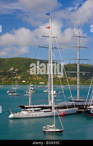 Caraïbes, Antigua, yachts amarrés dans le port anglais, Nelson's Dockyard Banque D'Images