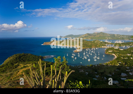 Caraïbes, Antigua, English Harbour de Shirley Heights à vers Nelson's Dockyard Banque D'Images