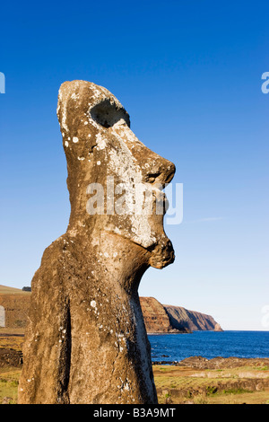 Le Chili, Rapa Nui, l'île de Pâques, Ahu Tongariki, le plus grand de l'île, l'ahu Tongariki est une rangée de 15 statues Moai de pierre géant Banque D'Images