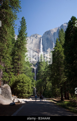 Les chutes supérieures et inférieures, Yosemite National Park, Californie Banque D'Images