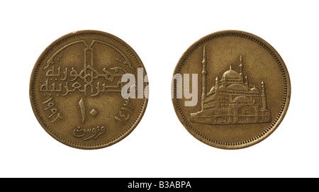 Dix piastres ou qirsh égyptien coin à partir de 1992. Envers et isolé sur blanc. Banque D'Images