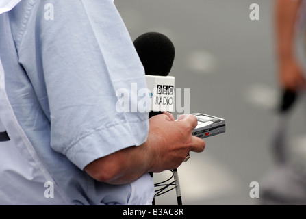 Préparation de l'interview les cyclistes au Tour de France 2008 à Cholet, France Banque D'Images