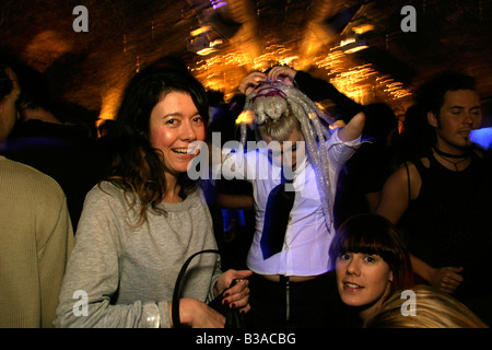 Fêtards à la croix, night club, Kings Cross, London Banque D'Images