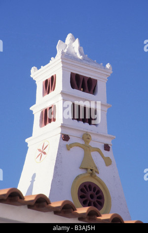 Le Portugal. Cheminée dans l'Algarve village de Porches. C'est la plus ancienne datant de 1713 cheminée Banque D'Images