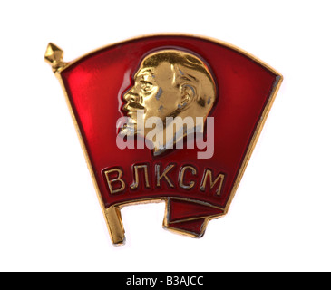 Membre du Komsomol soviétique (Jeunesse Communiste) insignia avec portrait de Lénine isolated on white Banque D'Images