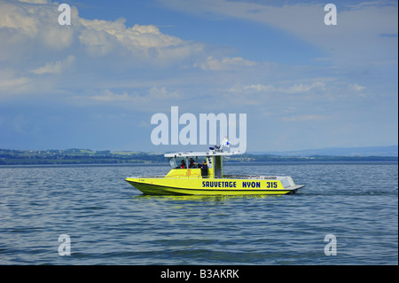 Une embarcation suisse sur le Lac Léman (Lac de Genève) Banque D'Images