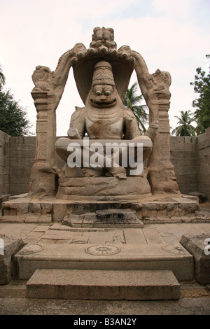 Une sculpture de la quatrième incarnation de Vishnu à Hampi, en Inde. Banque D'Images