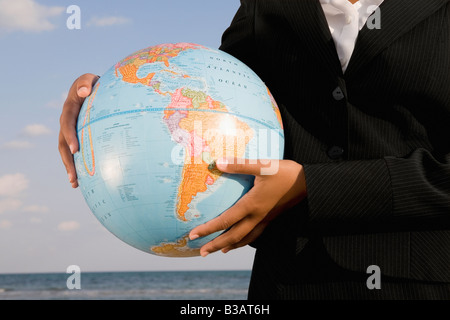 African businesswoman holding globe Banque D'Images