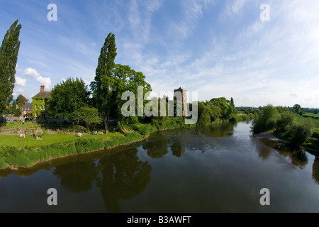 Northcote Manor lancs et Mermaid Hotel Atcham église sur la rivière Severn près de Shrewsbury sous le soleil d'été Shropshire England United King Banque D'Images