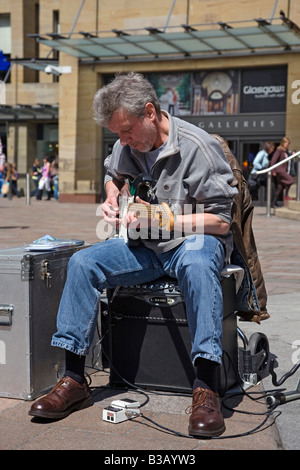 Musicien ambulant dans Buchanan Street Glasgow Banque D'Images