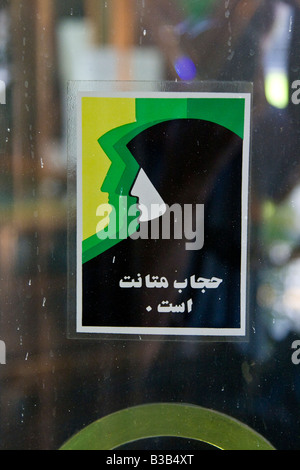 Pas de foulard aucun service posté dans une entreprise locale, à Téhéran, Iran Banque D'Images