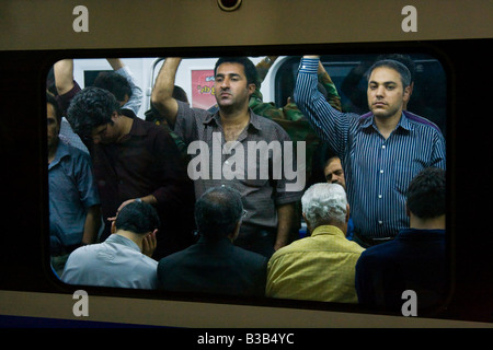 Coureurs sur le Métro à Téhéran, Iran Banque D'Images