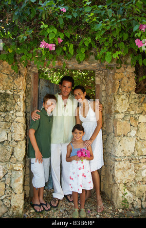 Dans la famille hispanique porte jardin Banque D'Images