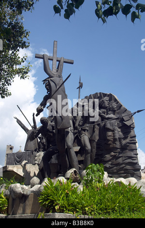 Monument à Heritage of Cebu Plaza Parain à l'extrémité nord de la rue Colon dans Cebu City Banque D'Images