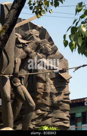 Monument à Heritage of Cebu Plaza Parain à l'extrémité nord de la rue Colon dans Cebu City Banque D'Images