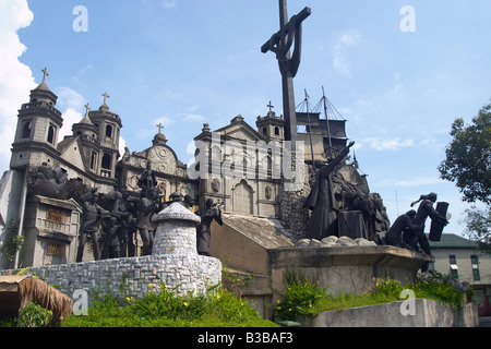 Monument à Heritage of Cebu Plaza Parain à l'extrémité nord de la rue Colon dans Cebu City Banque D'Images