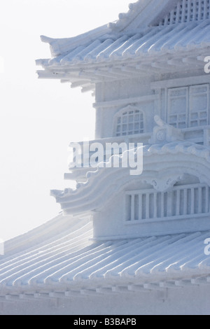 Sculpture sur neige pagode dans le Parc Odori, Sapporo Snow Festival, Sapporo, Hokkaido, Japan Banque D'Images