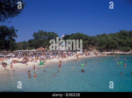 En scène - Cala Mondrago Calo Fonts de n'Alis - plage pavillon bleu - près de Porto Petro / Cala D'Or, la Côte Est de Majorque, Baleares. Banque D'Images