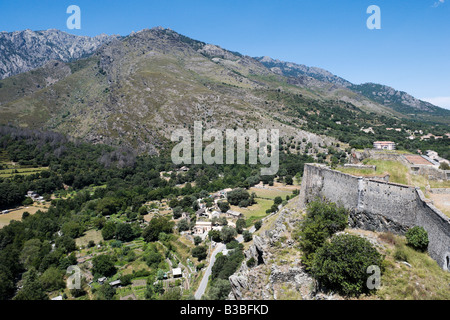 Vue depuis la citadelle de la haute-ville (vieille ville), Corte (ancienne capitale de la Corse indépendante), le Centre de la Corse, France Banque D'Images