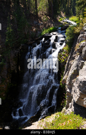 Kings Creek de l'automne. Lassen Volcanic National Park, California, USA. Banque D'Images