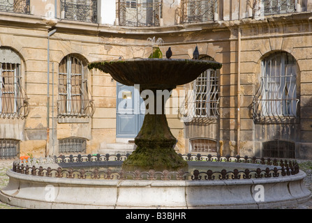 Une fontaine à Aix en Provence France Banque D'Images