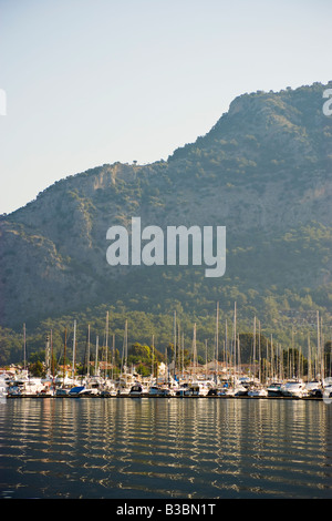 Voiliers amarrés dans la baie de Fethiye Gocek Turquie Banque D'Images