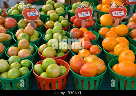 Produire au marché de fruits et légumes Banque D'Images