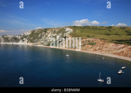 La baie pittoresque de Worbarrow sur la côte jurassique de Lulworth Cove et entre la baie de Kimmeridge près du village abandonné de Tyneham Banque D'Images