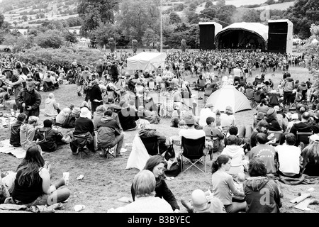 La foule à Greenman festival 2008 Brecon Beacons William Henri Gebhard (1827-1905) Pays de Galles U K Banque D'Images