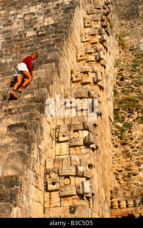 Le Mexique, l'état du Yucatan. Les ruines mayas d'Uxmal. La fin du site maya classique d'Uxmal dans le Yucatan date d'avant le 10e siècle et est un des plus complexes et harmonieux des expressions de l'architecture Puuc. Banque D'Images