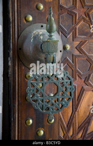 Poignée de porte laiton géant à l'islamique de la Grande Mosquée de Paris France Banque D'Images