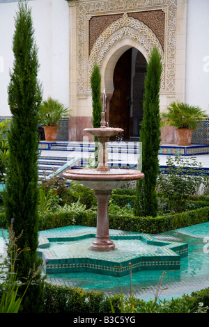 Fontaine et entrée de la Grande Mosquée de Paris France Banque D'Images