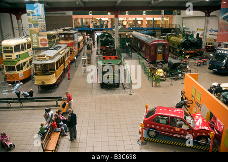 L'Écosse, Glasgow. Glasgow est la plus grande ville d'Ecosse et troisième au Royaume-Uni. Il dispose d'un certain nombre d'attractions pour la famille y compris le Musée des Transports de la ville situé dans le hall de Kelvin en face de la Kelvingrove Art Gallery and Museum de l'extrémité ouest de la ville. Banque D'Images