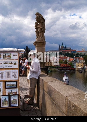 Photo vendeur sur Charles Bridge Prague République Tchèque Banque D'Images