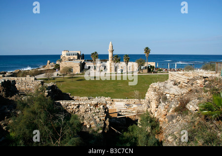 Israël, Césarée. La forteresse et son minaret à Césarée. Césarée est une ville d'Israël à la périphérie de Césarée Maritima, la Banque D'Images