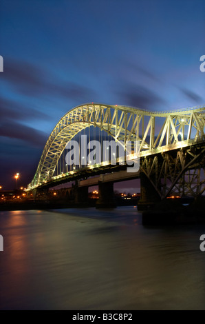 L'Runcorn Runcorn Cheshire UK Road Bridge Banque D'Images