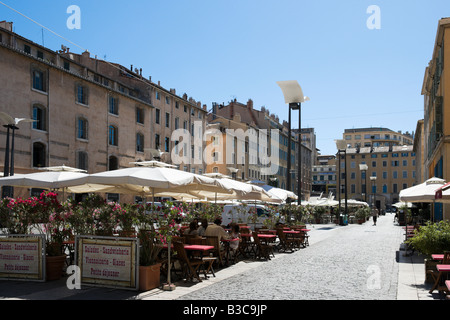 Restaurants dans le cours d'Estienne d'Orves dans le quartier de Vieux Port, Marseille, la Côte d'Azur, France Banque D'Images