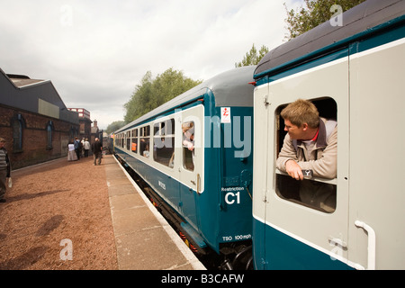 Chesterfield Derbyshire UK Barrow Hill Roundhouse centre ferroviaire de passagers sur le train diesel Banque D'Images